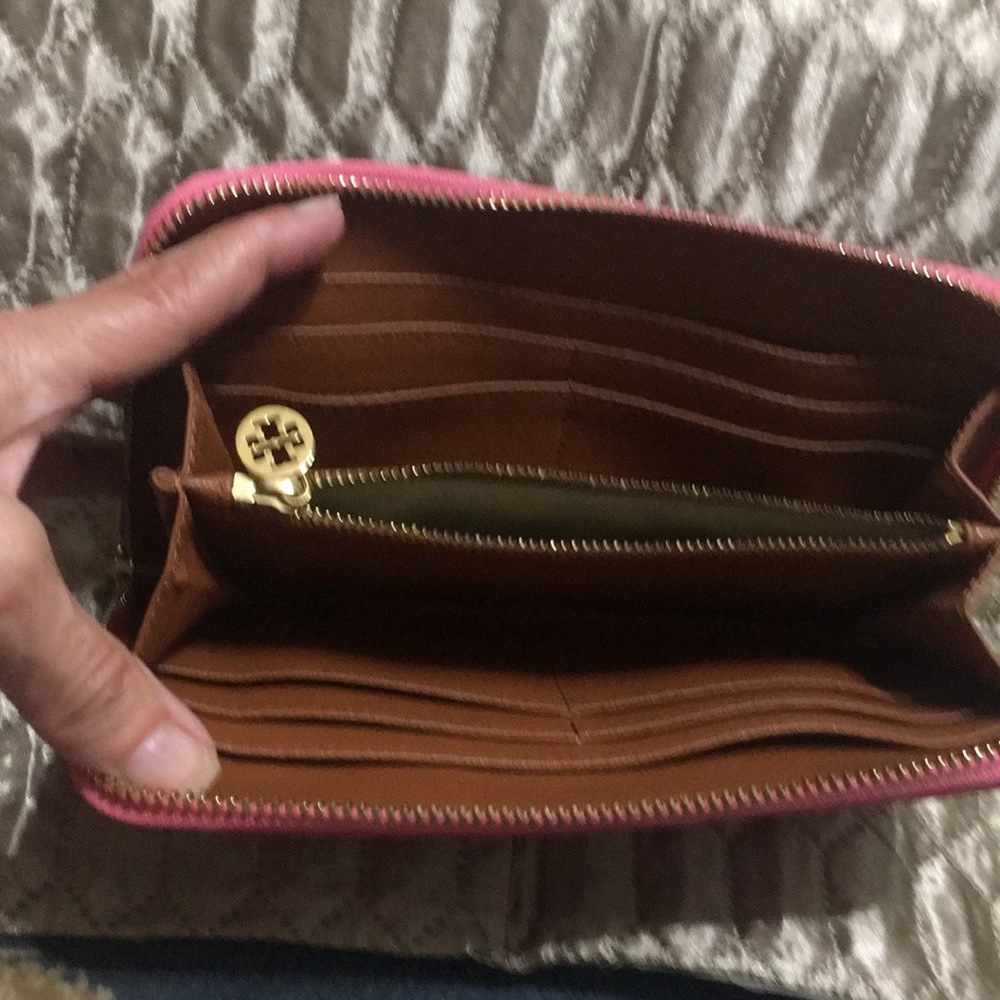 Tori Burch Large Zip around Wallet - Picture 4 of 7